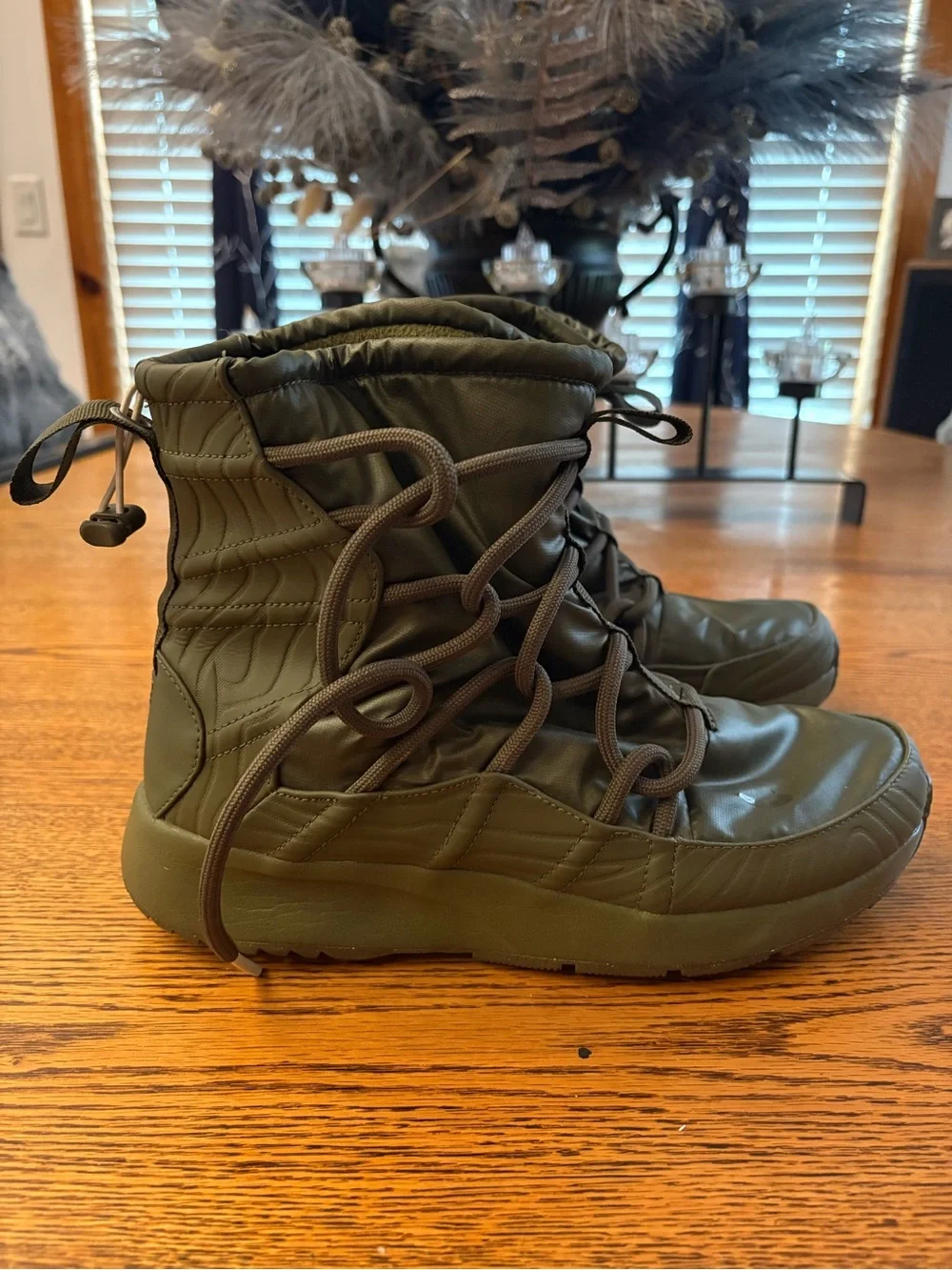 Nike Tanjun Olive Green Boots Size 9 EUC
